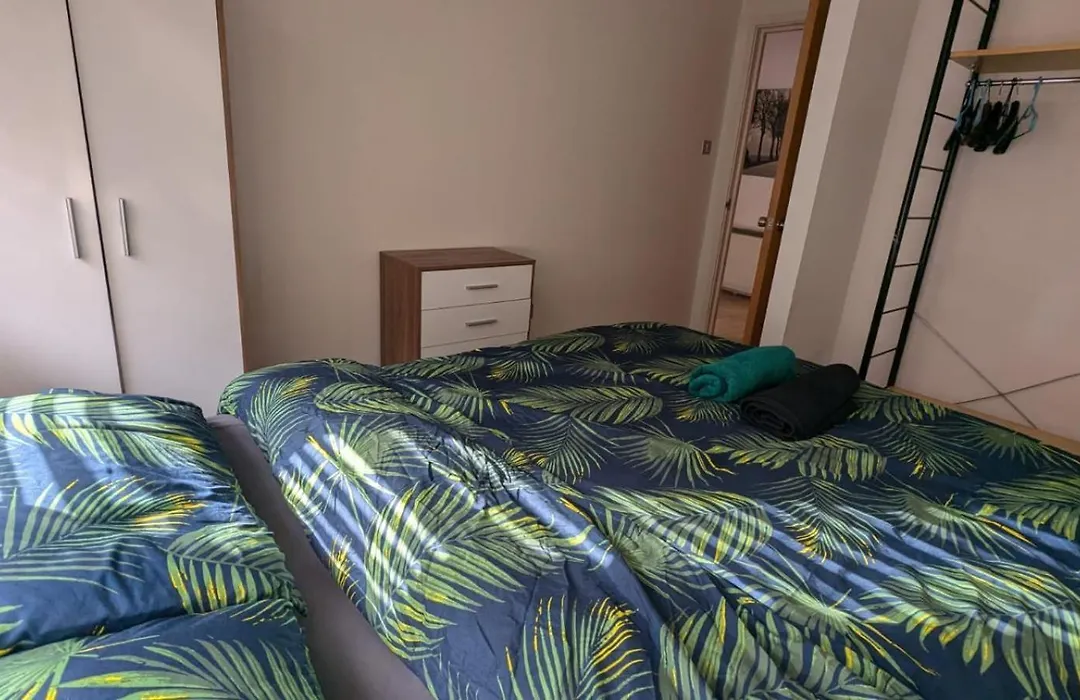Spacious 2 Bed Apartment In Manchester City Centre-1